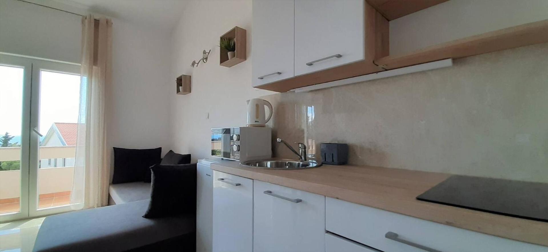Guest House Helena Close To Beach Krk Town Esterno foto