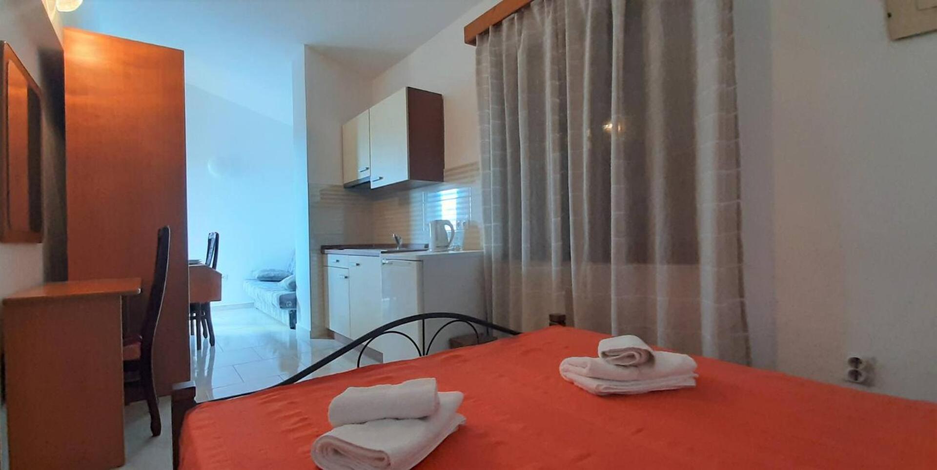Guest House Helena Close To Beach Krk Town Esterno foto
