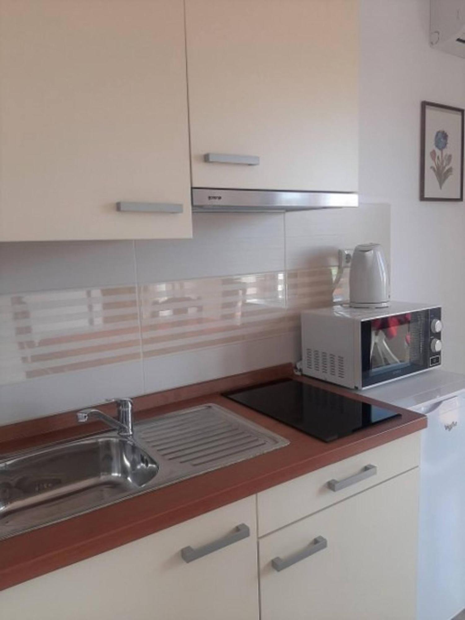 Guest House Helena Close To Beach Krk Town Esterno foto
